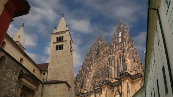 St. Vitus-katedralen (katolsk katedral) i Prags slott, Tjeckien — Stockvideo