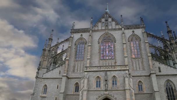 Église Sainte-Barbara à Kutna Hora - l'une des églises gothiques les plus célèbres d'Europe centrale, République tchèque — Video