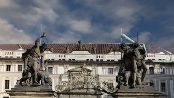 Вид на здание Президента Республики в Праге, Чешская Республика — стоковое видео