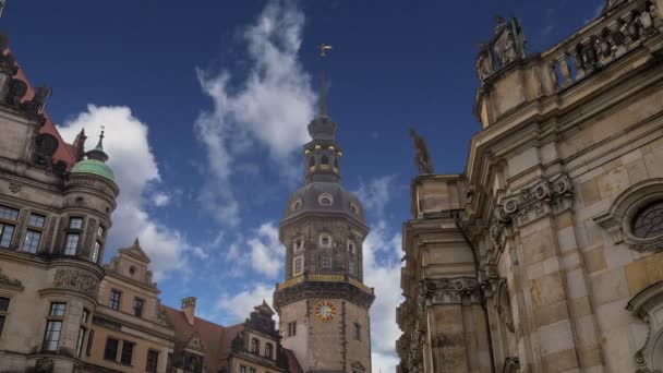 Hofkirche o Cattedrale della Santissima Trinità - chiesa barocca a Dresda, Sachsen, Germania — Video Stock