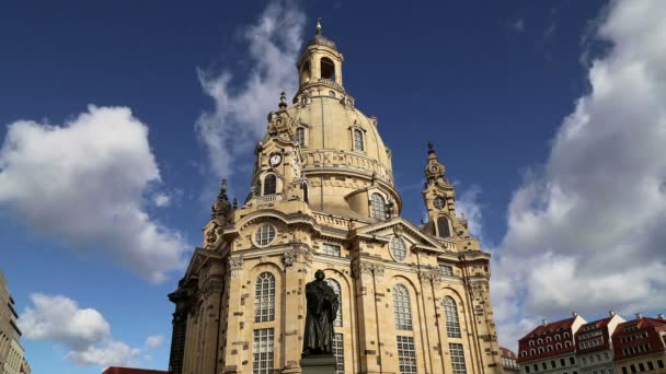 La Frauenkirche de Dresde (literalmente Iglesia de Nuestra Señora) es una iglesia luterana en Dresde, Alemania — Vídeos de Stock