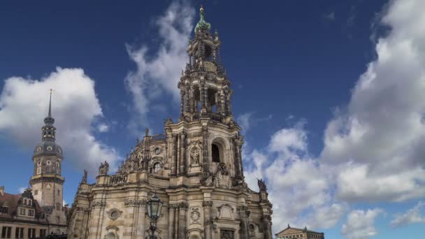 Hofkirche o Catedral de la Santísima Trinidad - iglesia barroca en Dresde, Sachsen, Alemania — Vídeos de Stock