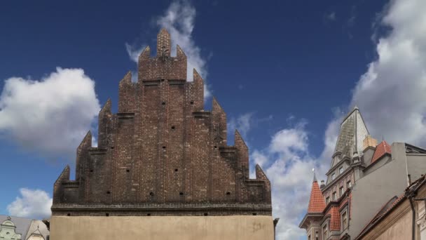 Sinagoga en el barrio judío de Praga (día), República Checa — Vídeo de stock