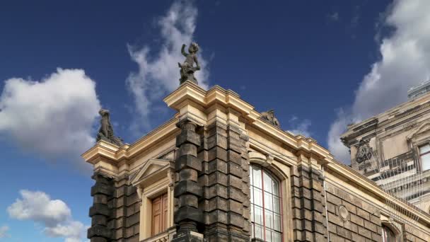 Здание в историческом центре Дрездена (достопримечательности), Германия — стоковое видео