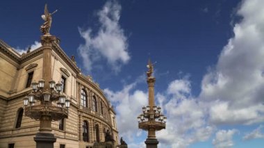 Rudolfiunum bina Konser salonları Jan Palach meydanında Prag, Çek Cumhuriyeti (gün). Çek Filarmoni Orkestrası   
