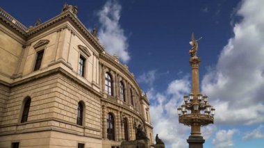 Rudolfiunum bina Konser salonları Jan Palach meydanında Prag, Çek Cumhuriyeti (gün). Çek Filarmoni Orkestrası   