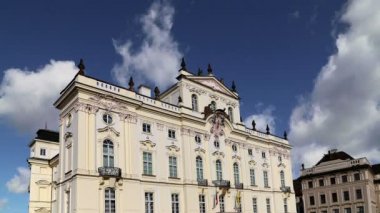 Başpiskopos Palace, ana girişinde Prague Castle, Çek Cumhuriyeti için bina ünlü. Prag Avrupa'nın en çok ziyaret edilen sermaye biridir