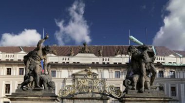 Çek Cumhuriyeti 'nin Prag cumhuriyetindeki Cumhurbaşkanının binasının manzarası 