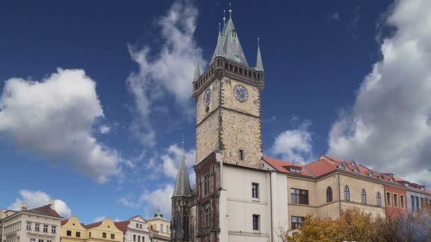 Oude stad stadhuis in Praag, Tsjechië — Stockvideo