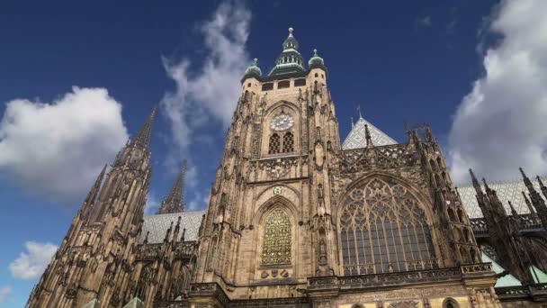 St. Vitus Cathedral (Ρωμαιοκαθολικός καθεδρικός ναός) στο Κάστρο της Πράγας, Τσεχική Δημοκρατία — Αρχείο Βίντεο
