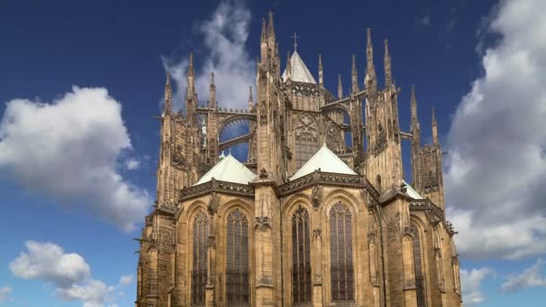 Veitsdom (römisch-katholische Kathedrale) auf der Prager Burg, Tschechische Republik — Stockvideo