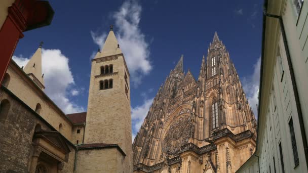 St. Vitus-katedralen (katolsk katedral) i Prags slott, Tjeckien — Stockvideo