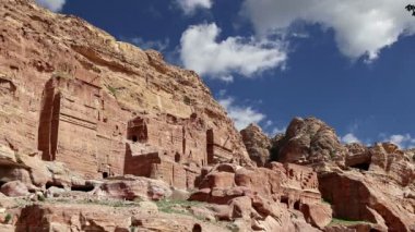 Petra, Jordan, Orta Doğu--olan sembolü Jordan, hem de Jordan'ın en çok ziyaret edilen turistik. 