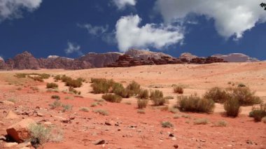 Wadi Rum Çölü, Ürdün, Ortadoğu ya da Ay Vadisi, Ürdün 'ün güneyinde, Akabe' nin 60 km doğusunda yer alan kum taşı ve granit kayalara oyulmuş bir vadidir.  