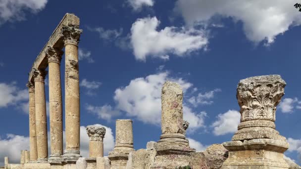 Ruines romaines dans la ville jordanienne de Jerash (Gerasa de l'Antiquité), capitale et plus grande ville du gouvernorat de Jerash, Jordanie — Video
