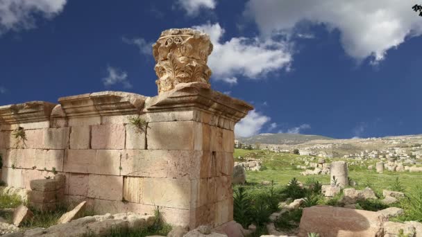 Ruines romaines dans la ville jordanienne de Jerash (Gerasa de l'Antiquité), capitale et plus grande ville du gouvernorat de Jerash, Jordanie — Video