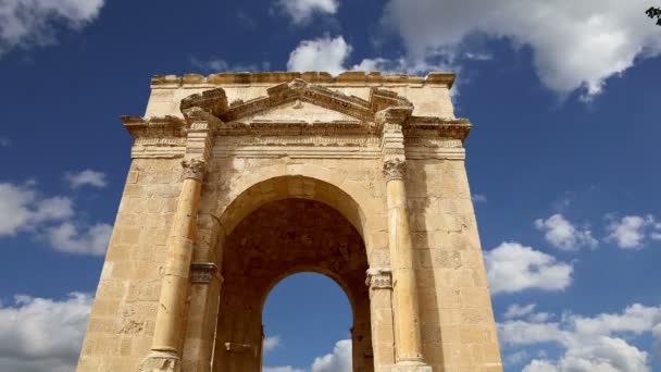 Ruínas romanas na cidade jordaniana de Jerash (Gerasa da Antiguidade), capital e maior cidade de Jerash Governorate, Jordânia — Vídeo de Stock