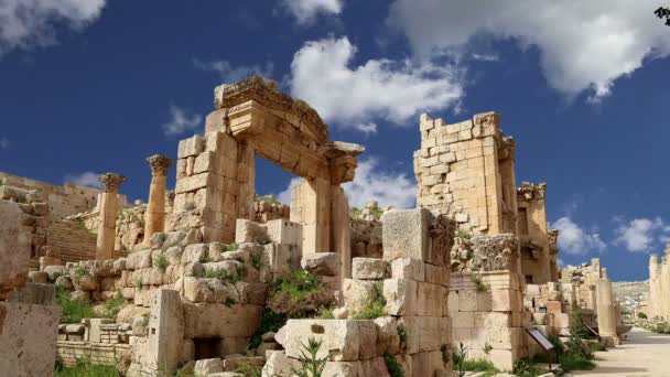 Ruines romaines dans la ville jordanienne de Jerash (Gerasa de l'Antiquité), capitale et plus grande ville du gouvernorat de Jerash, Jordanie — Video