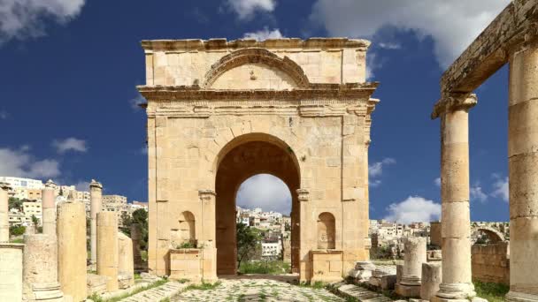 Ruinas romanas en la ciudad jordana de Jerash (Gerasa de la Antigüedad), capital y ciudad más grande de la gobernación de Jerash, Jordania — Vídeos de Stock