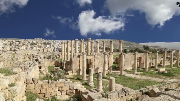 Ruines romaines dans la ville jordanienne de Jerash (Gerasa de l'Antiquité), capitale et plus grande ville du gouvernorat de Jerash, Jordanie — Video