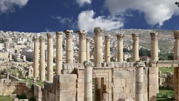 Ruinas romanas en la ciudad jordana de Jerash (Gerasa de la Antigüedad), capital y ciudad más grande de la gobernación de Jerash, Jordania — Vídeos de Stock