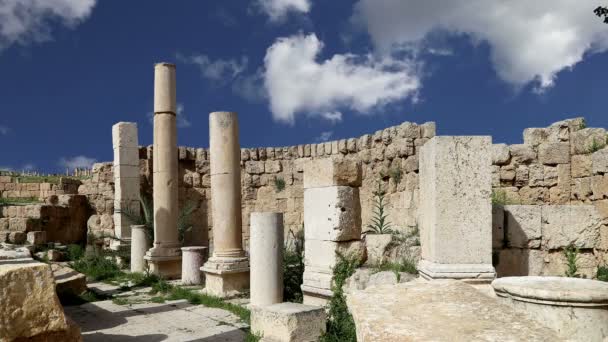 ซากปรักหักพังโรมันในเมืองจอร์แดนของ Jerash (เยซูซาของโบราณ) เมืองหลวงและเมืองที่ใหญ่ที่สุดของผู้ว่าราชการเมือง Jerash, จอร์แดน — วีดีโอสต็อก