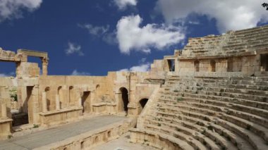 amfitiyatro: jerash (Antik gerasa), başkenti ve en büyük kenti: jerash governorate, Ürdün