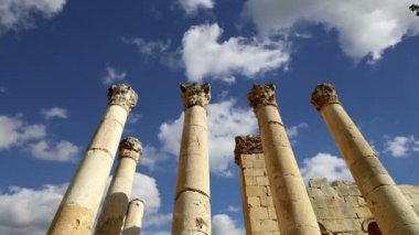 rzymskie kolumny w Jordanii miasta jerash (Gerazie starożytności), stolica i największe miasto guberni jerash, jordan