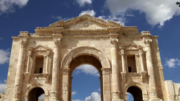 Arch Hadrian Gerasa (Jerash)--'ın Jerash 129/130 reklam, Ürdün'de İmparator Hadrian ziyareti onuruna inşa edildi — Stok video