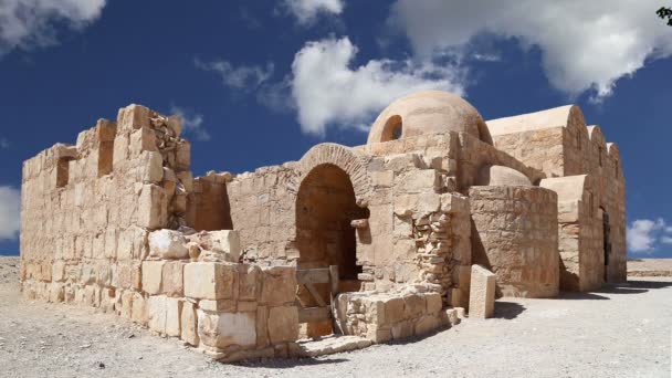 Quseir (Qasr) Castillo del desierto de Amra cerca de Ammán, Jordania. Patrimonio de la humanidad con frescos famosos . — Vídeo de stock