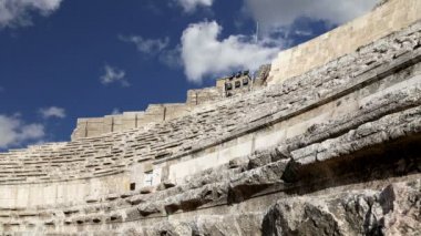 Amman, Ürdün - Roma Tiyatrosu tiyatro, antonius pius (138-161 ce) döneminde inşa edilmiş, geniş ve dik eğimli yapısı yaklaşık 6000 kişi koltuk 