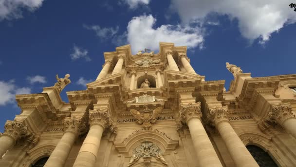 CATHEDRAL OF SYRACUSE (Siracusa, Sarausa) - исторический город Сицилии, Италия — стоковое видео