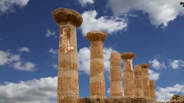 Bir antik Yunan tapınağı, Herakles (V-VI yüzyıl M.ö.), tapınaklar, Agrigento, Sicilya Vadisi kalır. Alan 1997 yılında Unesco mirası listesinde yer yapıldı. 