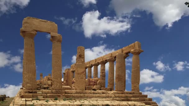 Ancien temple grec de Junon (V-VI siècle av. J.-C.), vallée des temples, Agrigente, Sicile. La zone a été inscrite sur la liste du patrimoine mondial de l'UNESCO en 1997. — Video