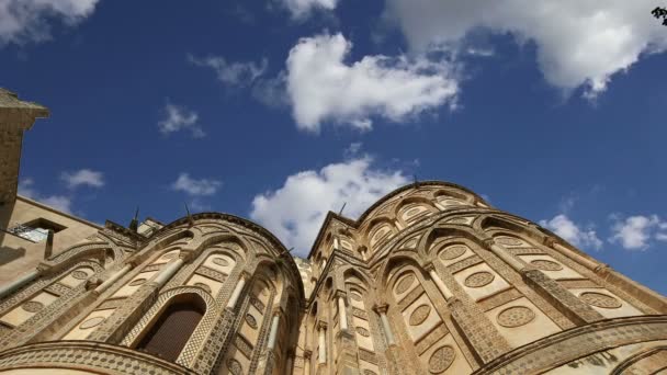 Katedralen-basilikan i monreale, är en romersk-katolska kyrkan i monreale, Sicilien, södra Italien — Stockvideo