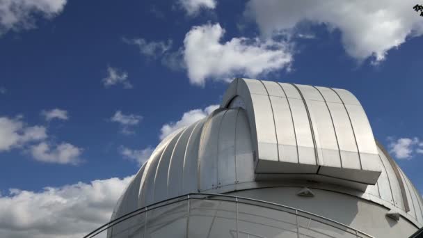 Moskwa planetarium na tle nieba, Federacja Rosyjska — Wideo stockowe