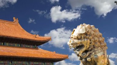Yasak Şehir bir bronz bir Çinli ejderha heykeli. Beijing, Çin 