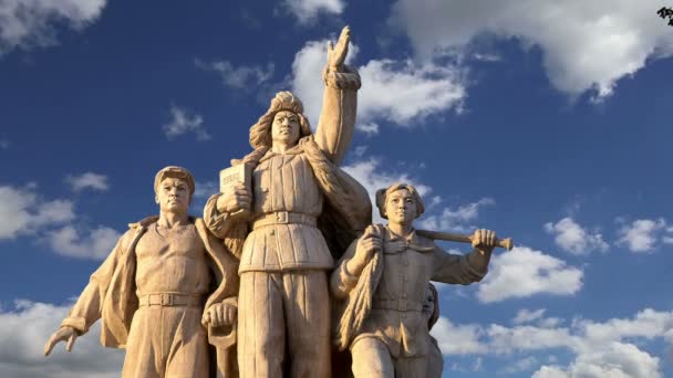 Revolutionerande statyer på Himmelska fridens torg i Peking, Kina — Stockvideo