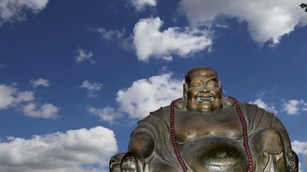 Templo Budista. Estatua de Buddha- - Beihai Park - es un jardín imperial al noroeste de la Ciudad Prohibida en Beijing, China — Vídeos de Stock