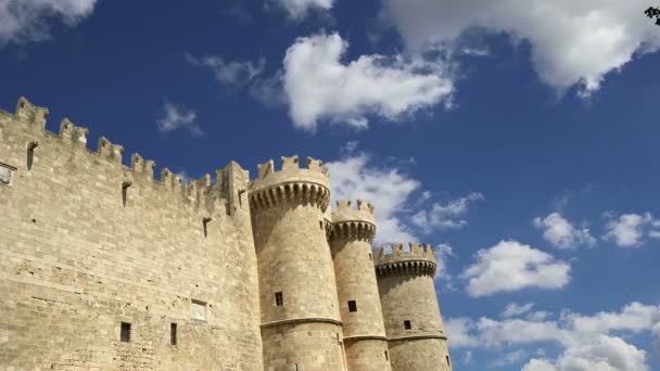 Isola di Rodi, Grecia, simbolo di Rodi, del famoso Palazzo dei Cavalieri Gran Maestro (noto anche come Castello) nella città medievale di rodi, un museo imperdibile di Rodi — Video Stock