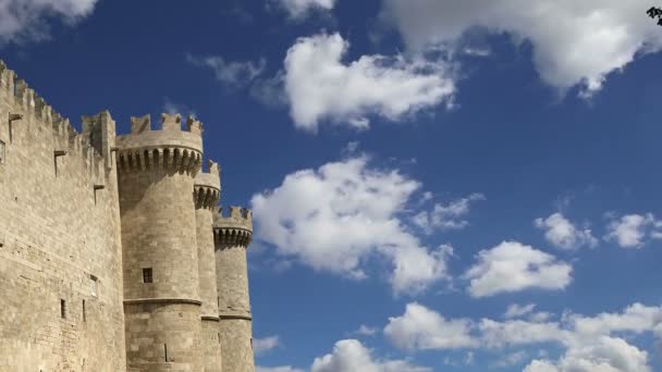 Ostrov Rhodos, Řecko, symbolem rhodes, paláce velmistra slavných rytířů (také známý jako castello) v středověké město Rhodos, se musí návštěva muzea Rhodos — Stock video