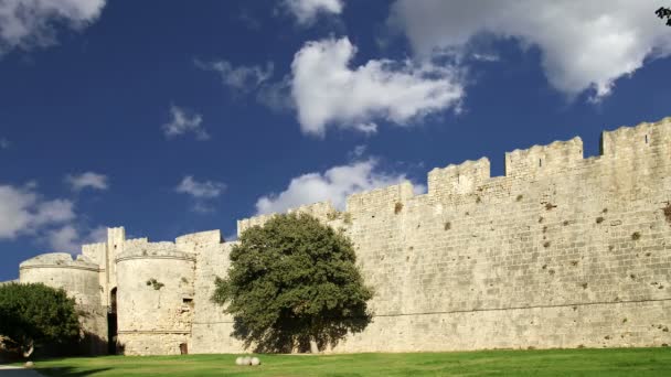 Middeleeuwse stadsmuren in Rhodos, Griekenland (time-lapse) — Stockvideo