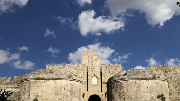 Medieval city walls in Rhodes town, Greece  (time lapse) — Stock Video