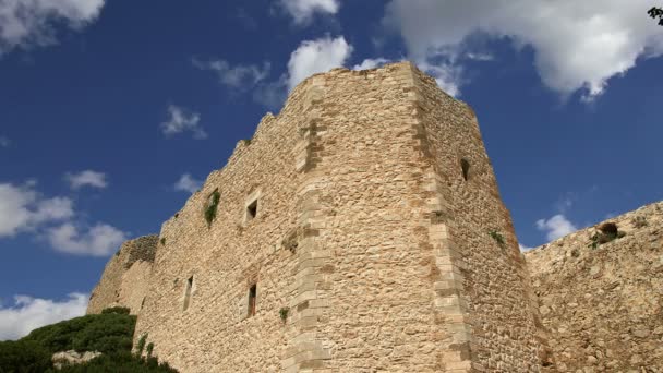 Middeleeuws kasteel van Kritinia in Rhodes, Griekenland, Dodekanesos: op een heuvel van 131m boven het dorp van Kritinia, noordelijke Rhodes, er zijn de ruïnes van een middeleeuws kasteel — Stockvideo