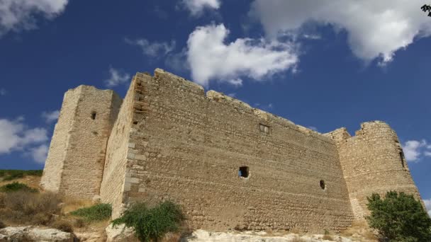 Středověký hrad Kritinia v Rhodos, Dodekanés: na kopci nad vesnici Kritinia, Severní Rhodes, 131m jsou ruiny středověkého hradu — Stock video