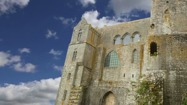 Mont Saint-Michel, Normandía, Francia- uno de los lugares turísticos más visitados de Francia. Designado como uno de los primeros sitios del Patrimonio Mundial de la UNESCO en 1979 — Vídeos de Stock