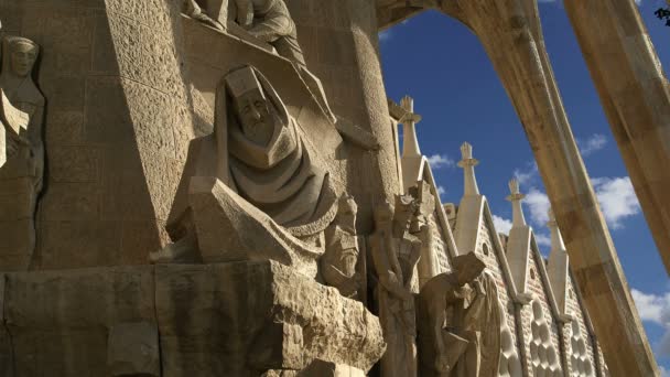 Sagrada Familia od Antoniho Gaudího v Barceloně, Španělsko — Stock video