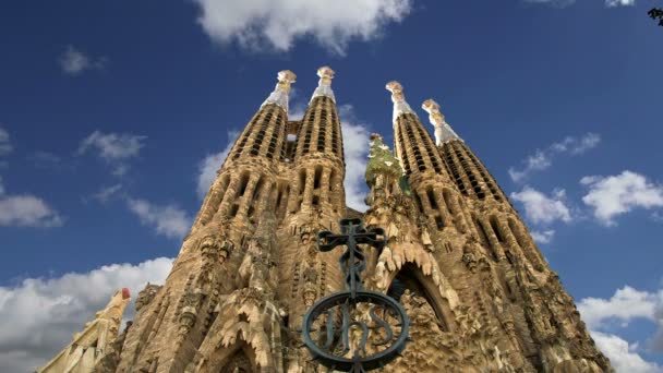 Sagrada Familia โดย Antoni Gaudi ในบาร์เซโลนา, สเปน — วีดีโอสต็อก