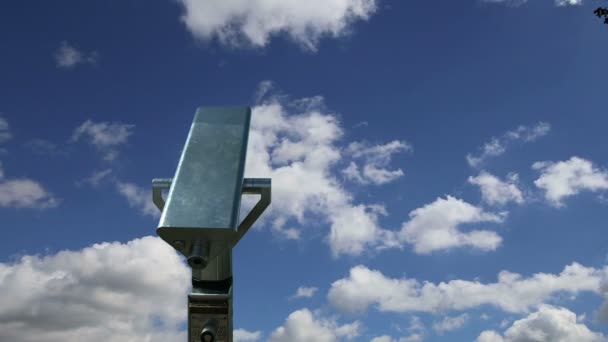 Visor del telescopio contra el cielo (lapso de tiempo ) — Vídeos de Stock