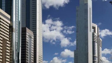 Modern gökdelenler, sheikh zayed road, dubai, Birleşik Arap Emirlikleri. Dubai dünyanın en hızlı büyüyen şehri olduğunu   